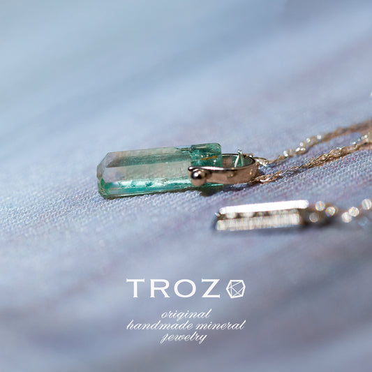 Emerald Raw Stone Necklace - One of a Kind - handmade natural mineral jewelry by TROZO, made in Japan (view 1)