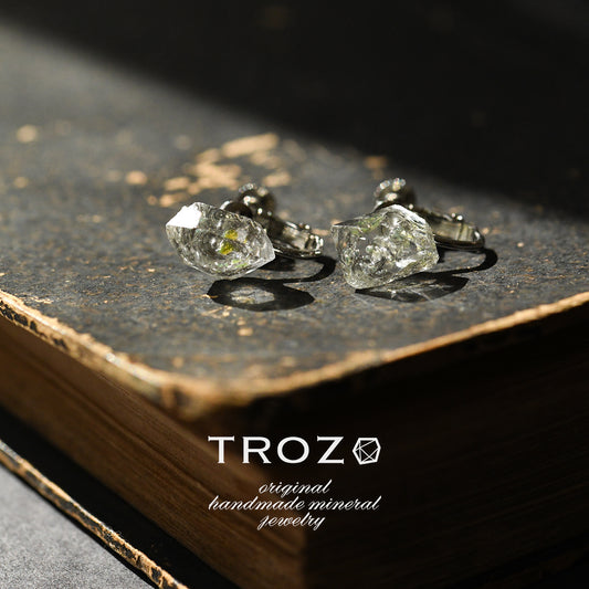 Oil-in-Quartz Raw Stone Clip-On Earrings - One of a Kind - handmade natural mineral jewelry by TROZO, made in Japan (view 1)