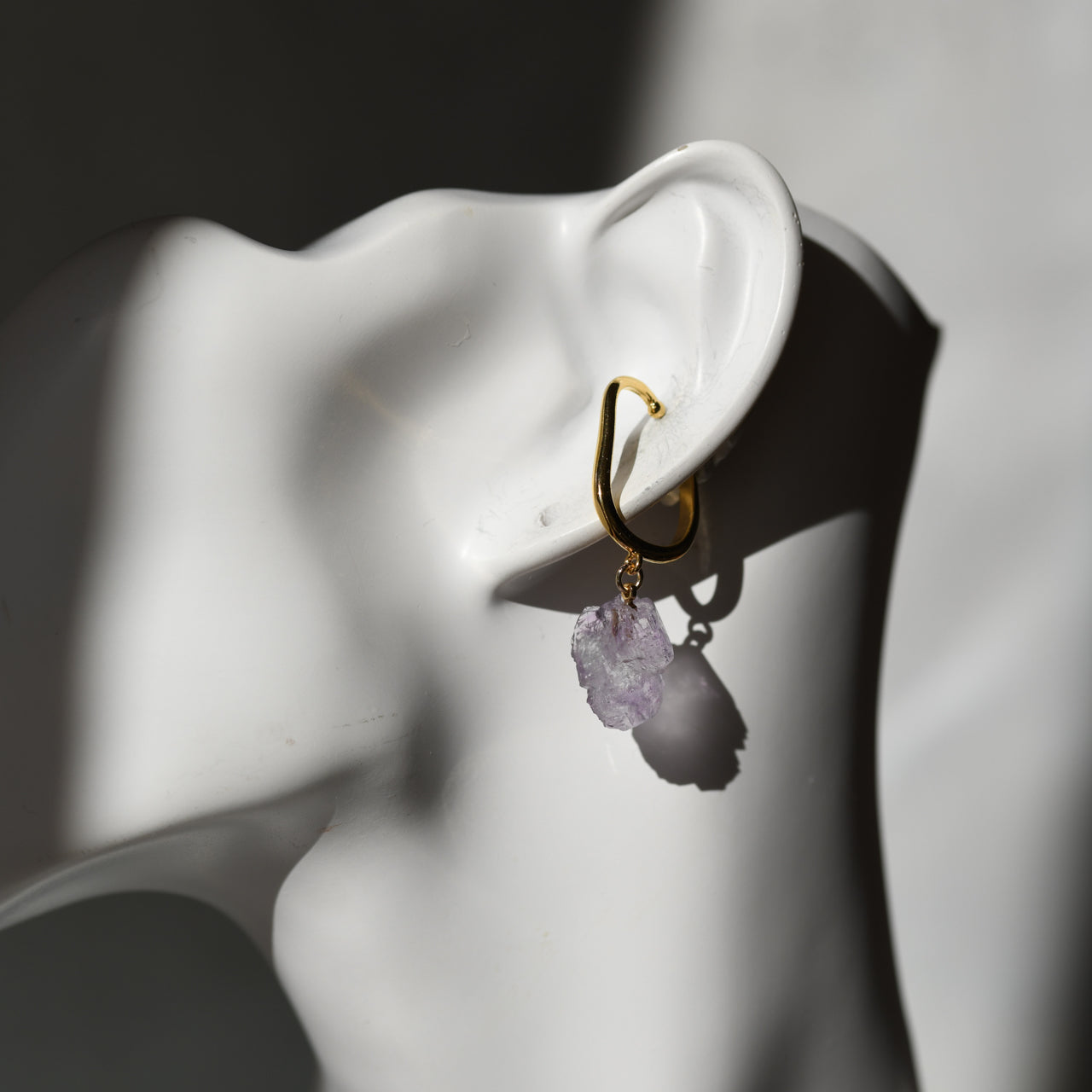 [One of a kind] Fluorite Raw Stone Ear Cuff | Handmade Natural Stone Jewelry [Twilight Collection]