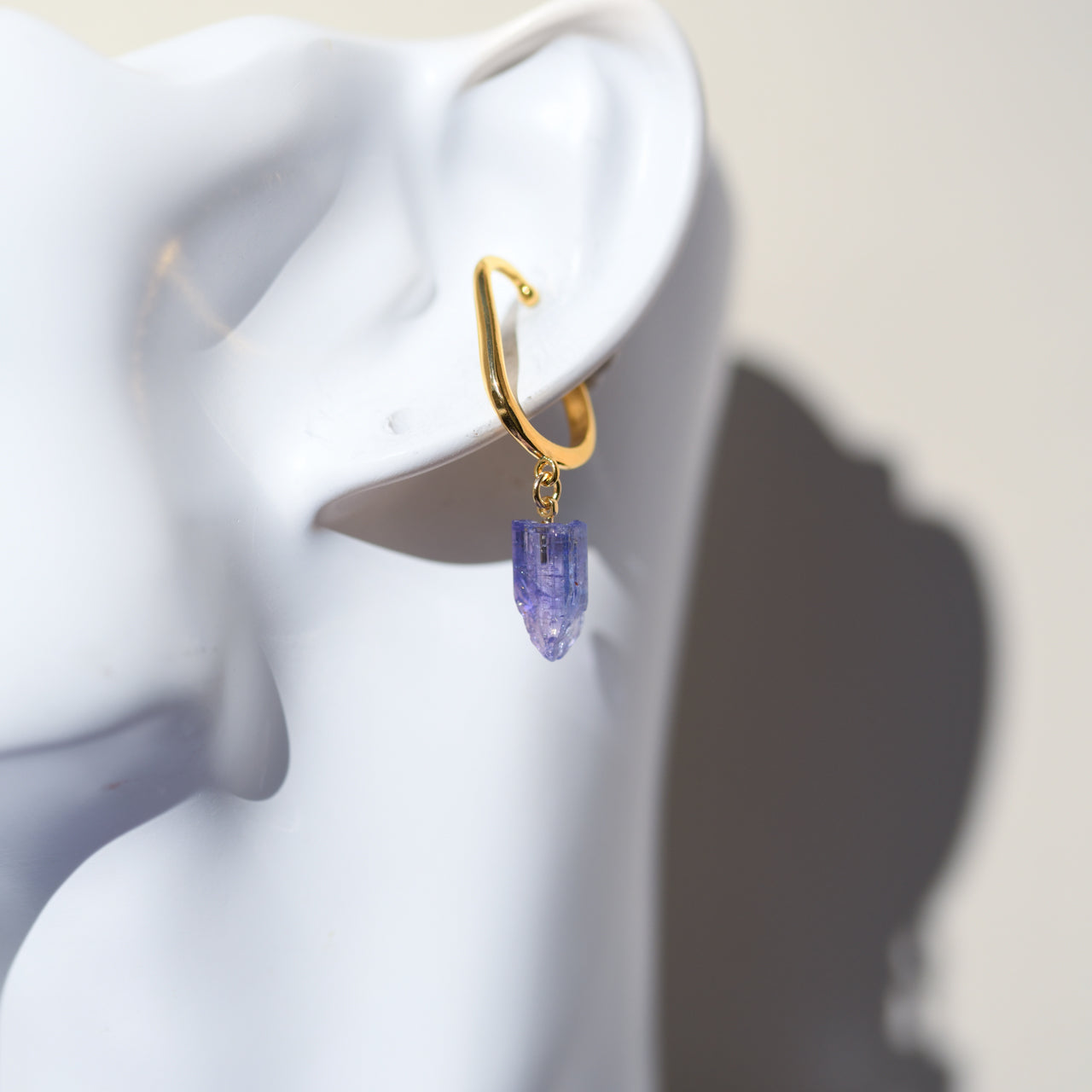 [One of a kind] Tanzanite Raw Stone Ear Cuff | Handmade Natural Stone Jewelry [Twilight Collection]