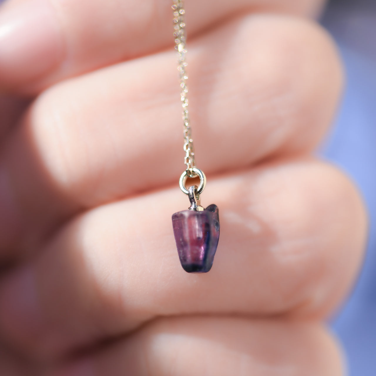 [One of a kind] Bicolor Sapphire Raw Stone Platinum Necklace | Handmade Natural Stone Jewelry [Twilight Collection]