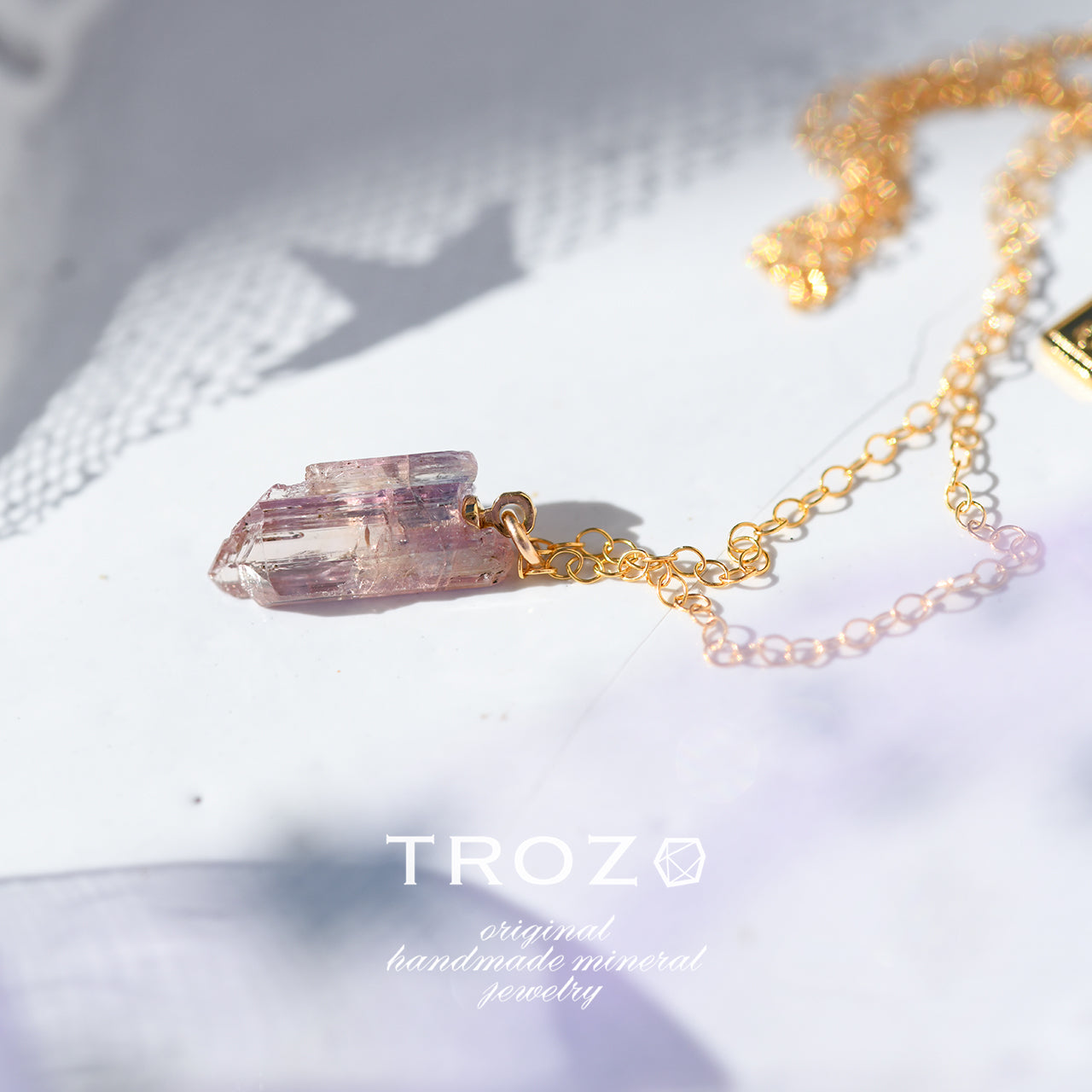 [One of a kind] Pink Tanzanite Raw Stone 14kgf Necklace | Handmade Natural Stone Jewelry [Twilight Collection]