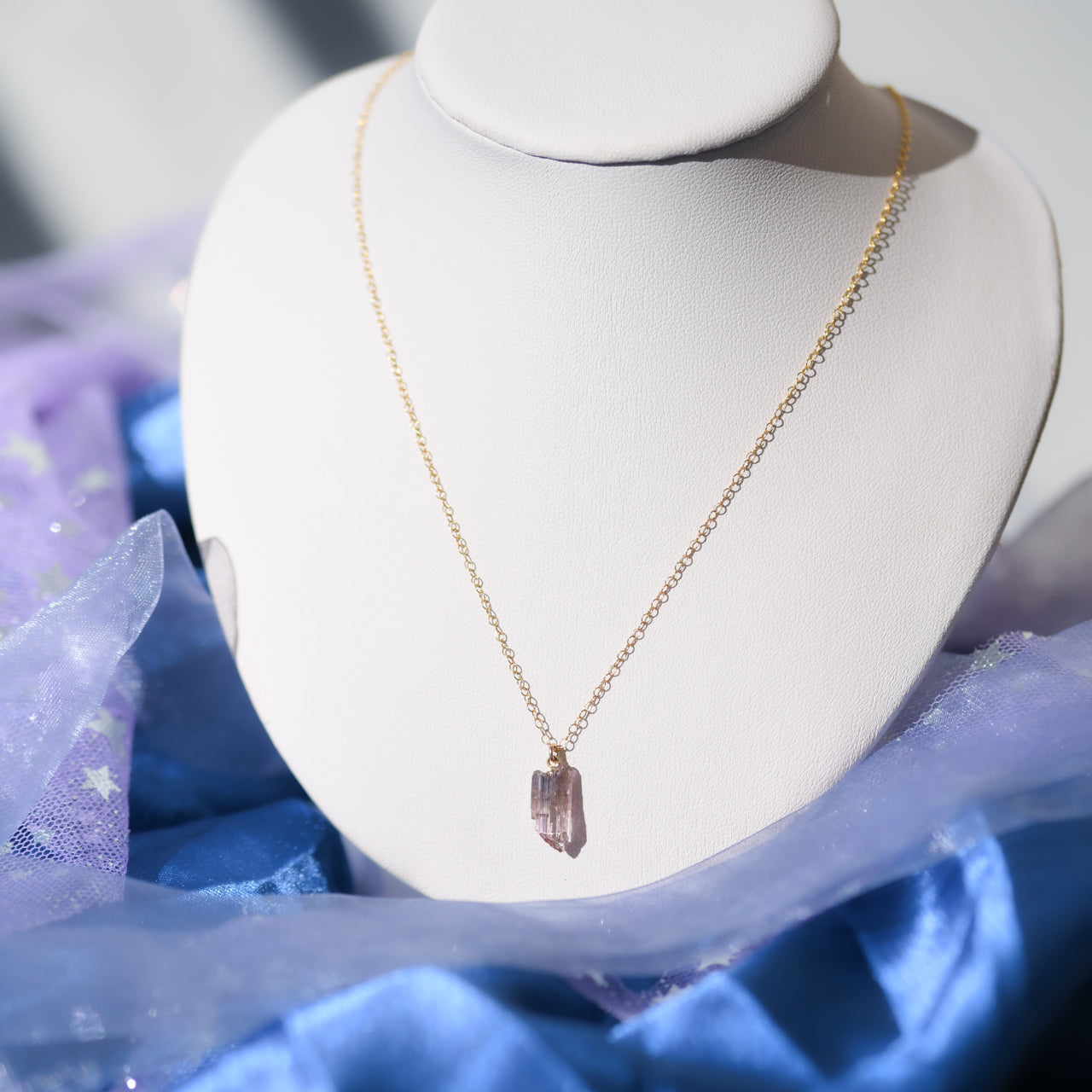 [One of a kind] Pink Tanzanite Raw Stone 14kgf Necklace | Handmade Natural Stone Jewelry [Twilight Collection]