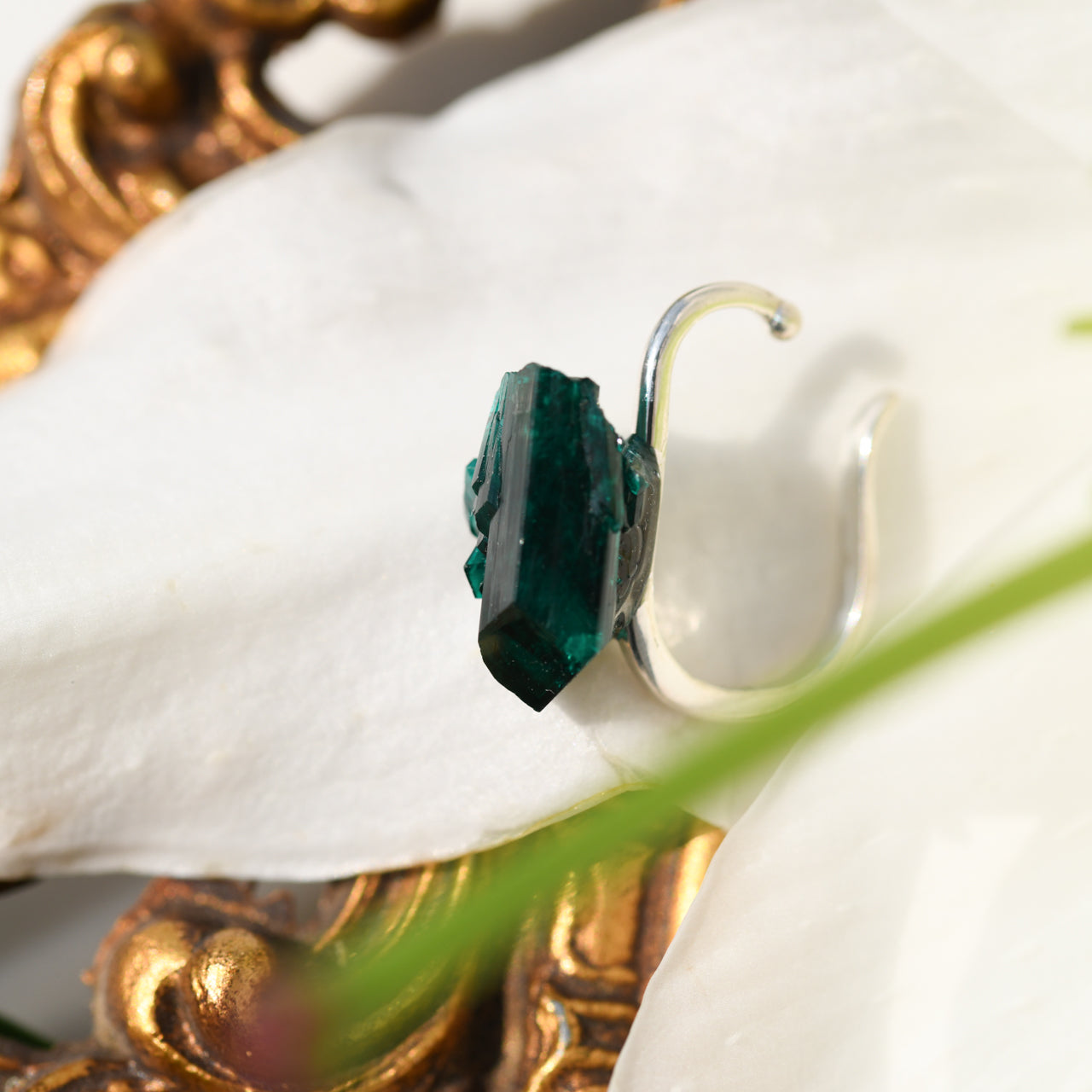 [One of a kind] Dioptase Raw Stone Ear Cuff | Handmade Natural Stone Jewelry [Fairy Tale Collection]