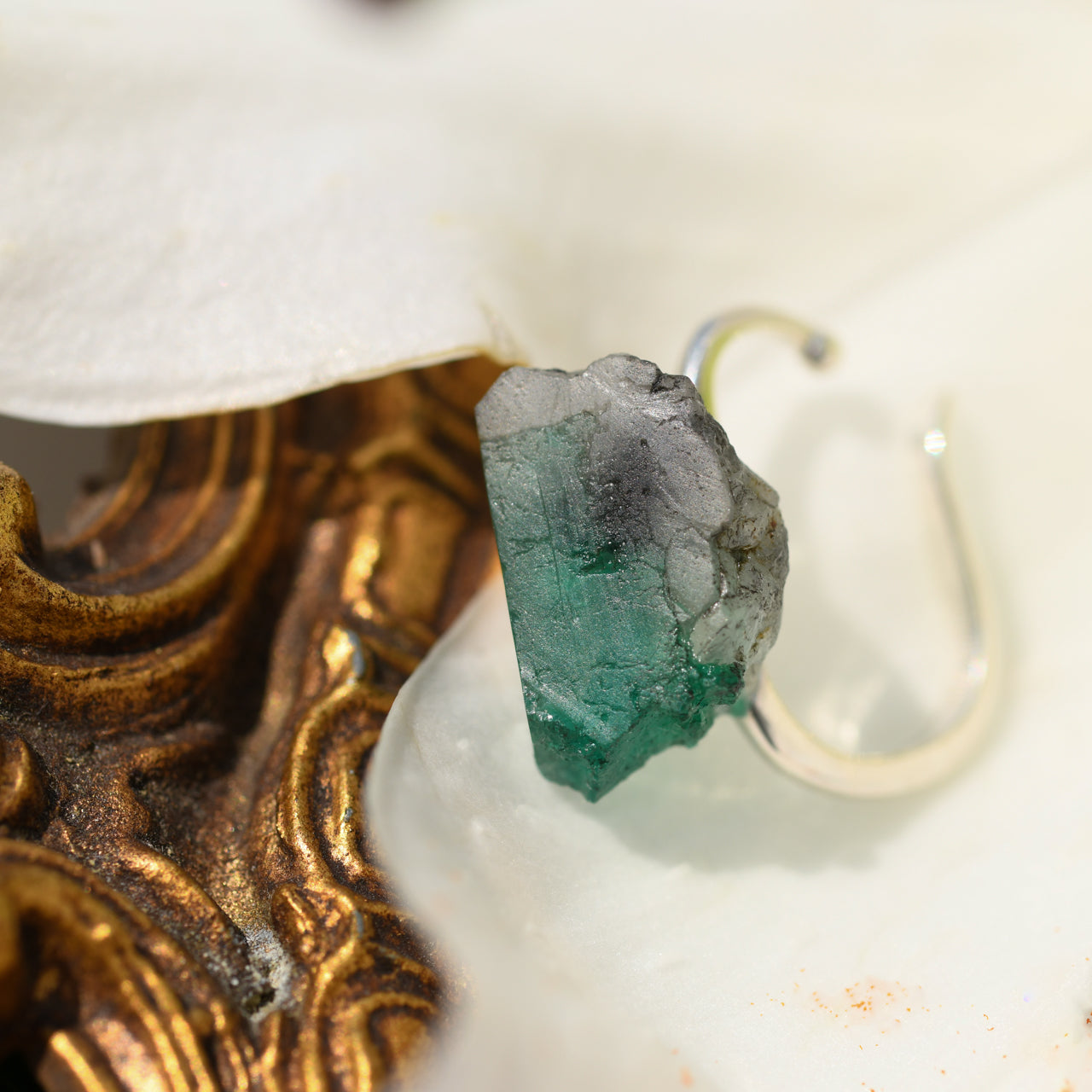 [One of a kind] Emerald Raw Stone Ear Cuff | Handmade Natural Stone Jewelry [Fairy Tale Collection]