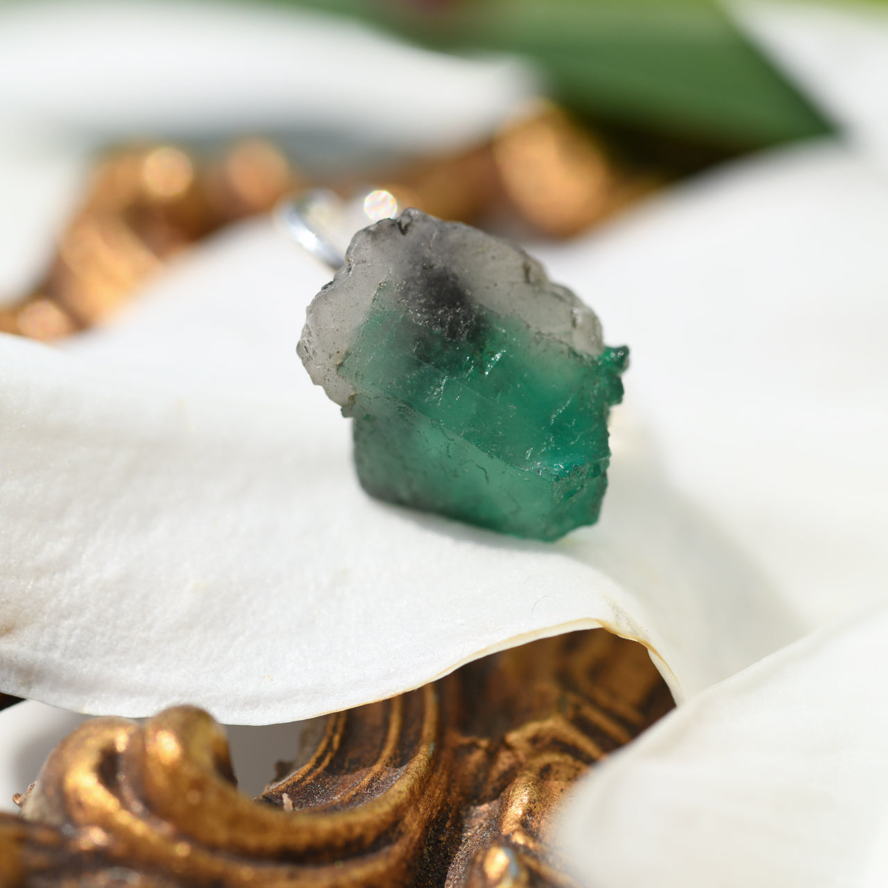 [One of a kind] Emerald Raw Stone Ear Cuff | Handmade Natural Stone Jewelry [Fairy Tale Collection]