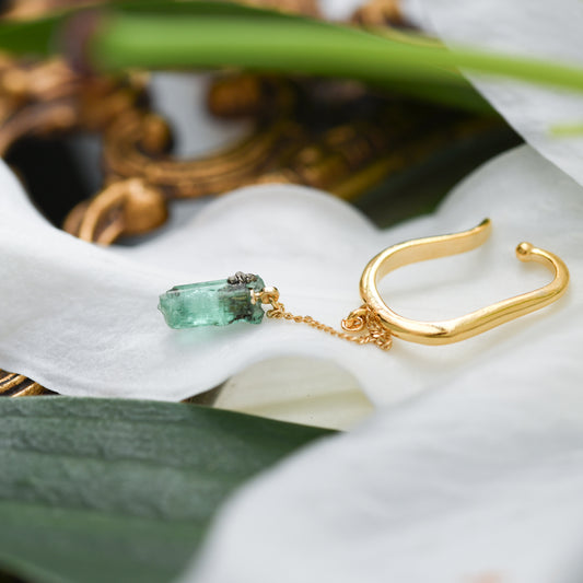 [One of a kind] Emerald Raw Stone Ear Cuff | Handmade Natural Stone Jewelry [Fairy Tale Collection]