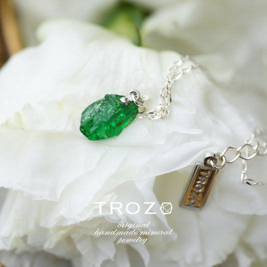 [One of a kind] Tsavorite (Green Garnet) Raw Stone Necklace | Handmade Natural Stone Jewelry [Fairy Tale Collection]