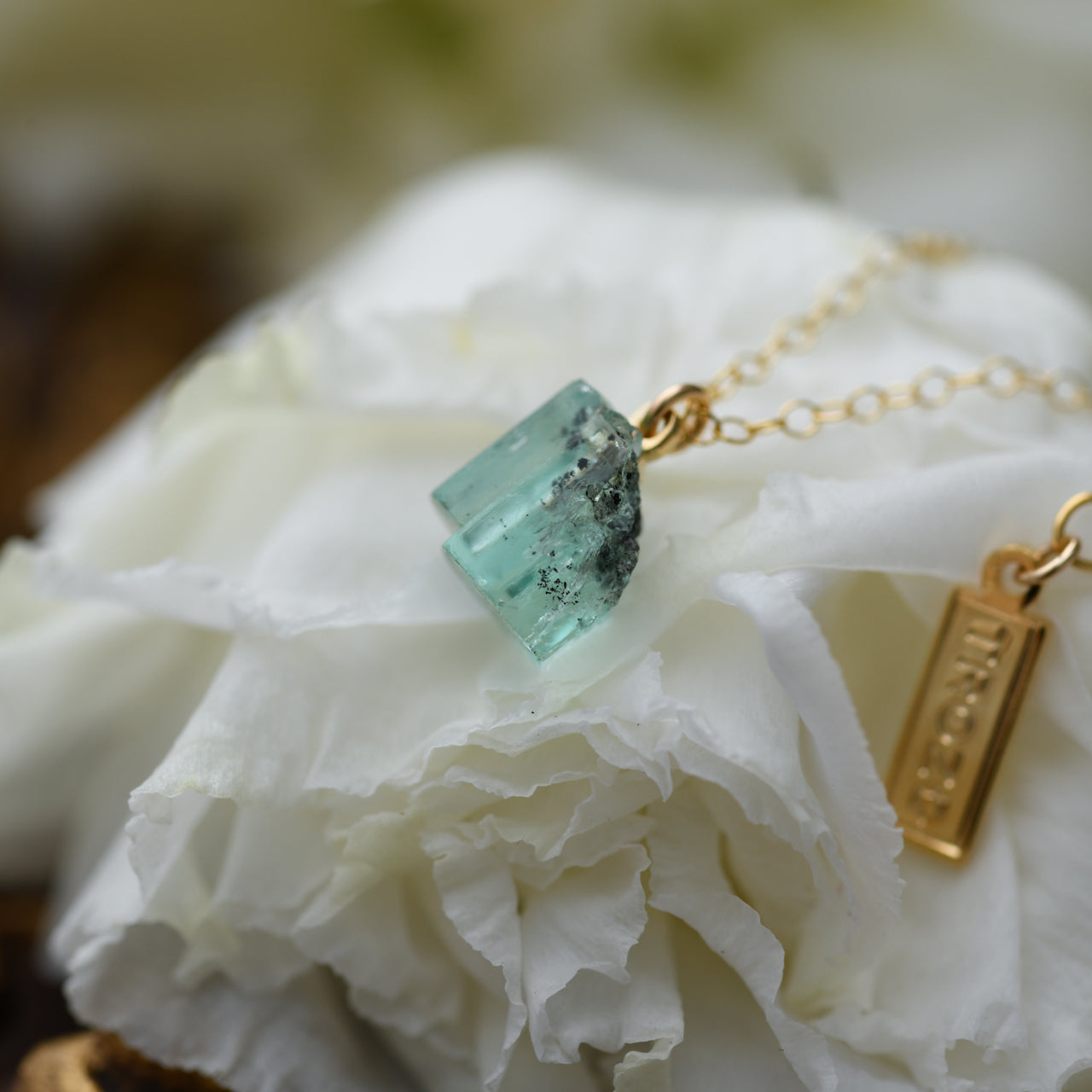 [One of a kind] Emerald Raw Stone Necklace | Handmade Natural Stone Jewelry [Fairy Tale Collection]