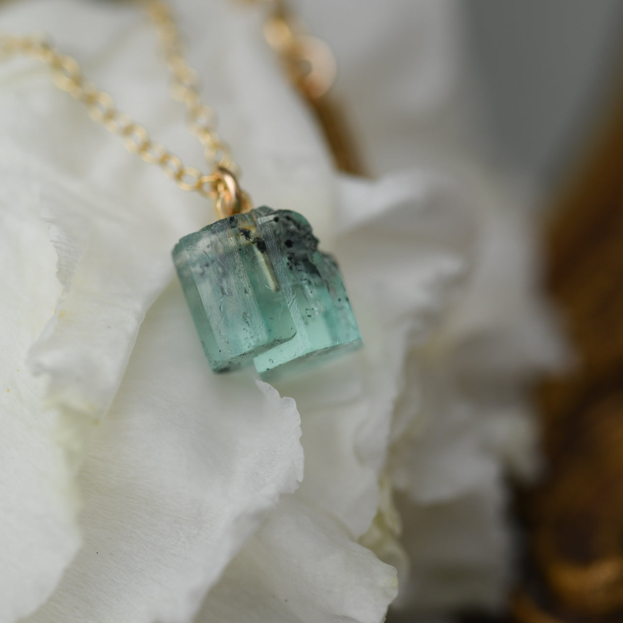 [One of a kind] Emerald Raw Stone Necklace | Handmade Natural Stone Jewelry [Fairy Tale Collection]