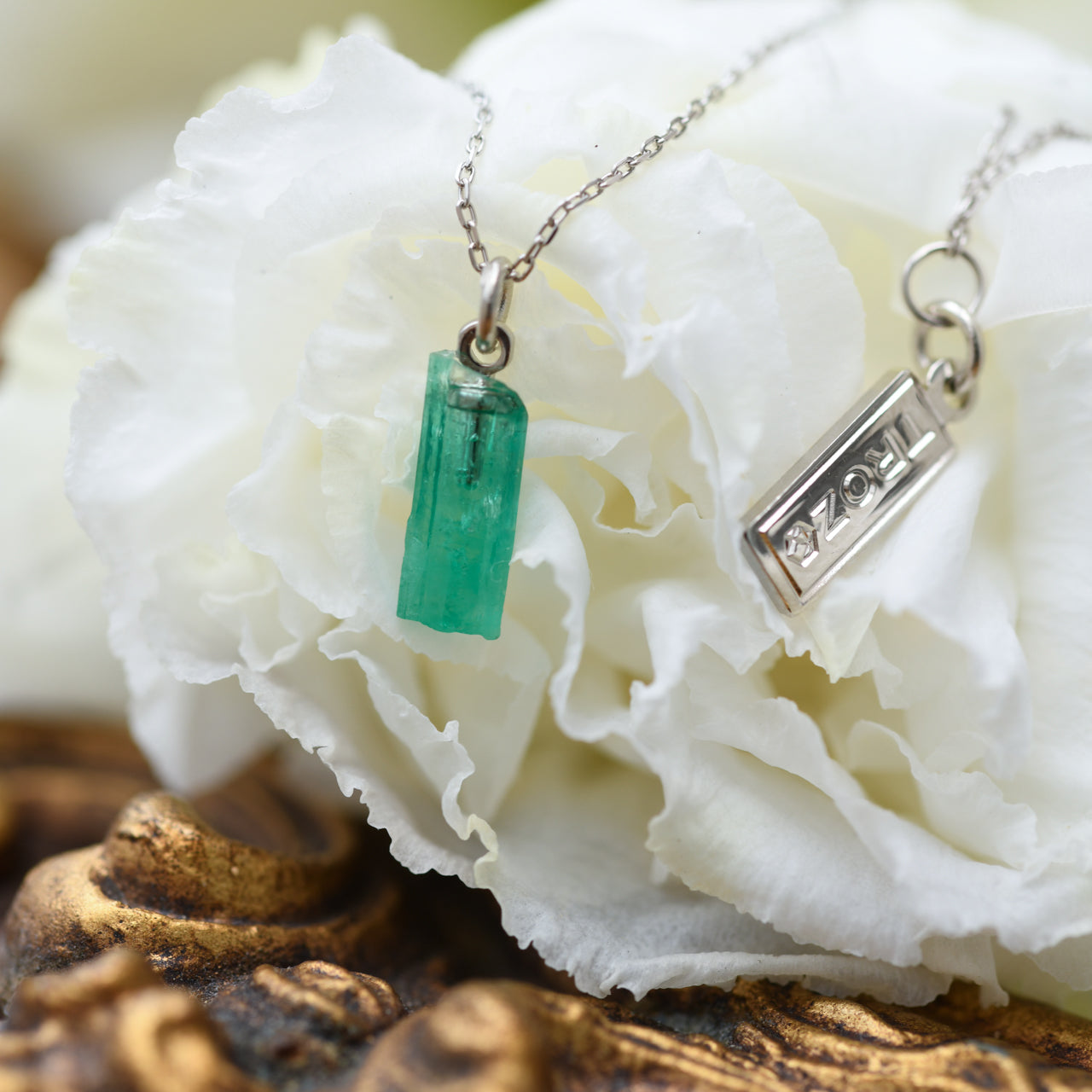 [One of a kind] Emerald Raw Stone Platinum Necklace | Handmade Natural Stone Jewelry [Fairy Tale Collection]