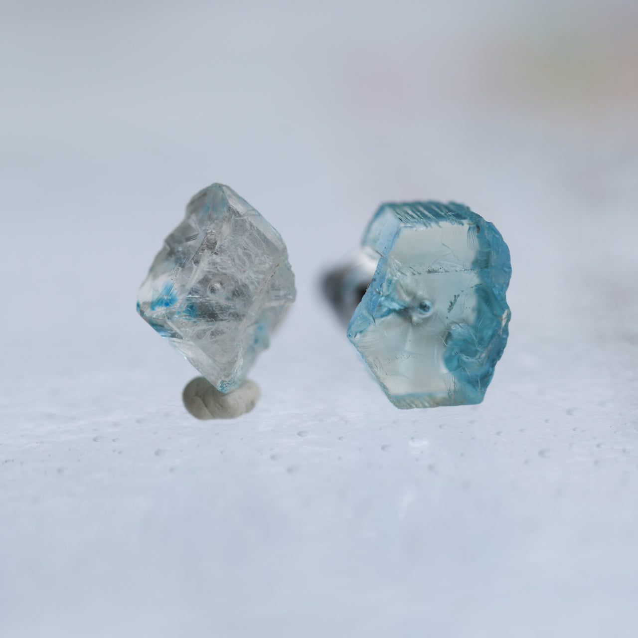 [One of a kind] Aquamarine × Euclase Raw Stone Earrings | Handmade Natural Stone Jewelry [Heat Collection]