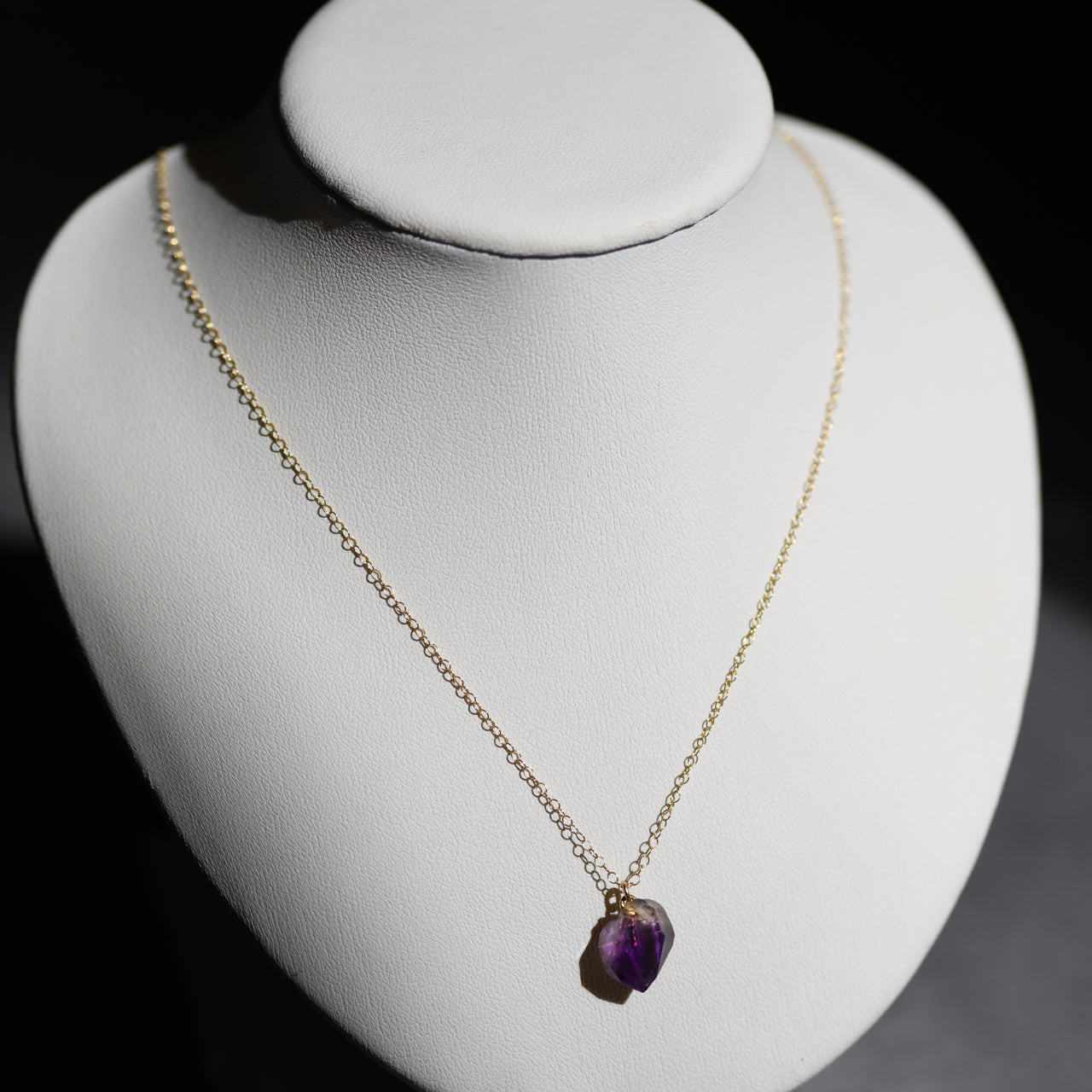 [One of a kind] Amethyst Raw Stone 14kgf Necklace | Handmade Natural Stone Jewelry [Nightfall Collection]