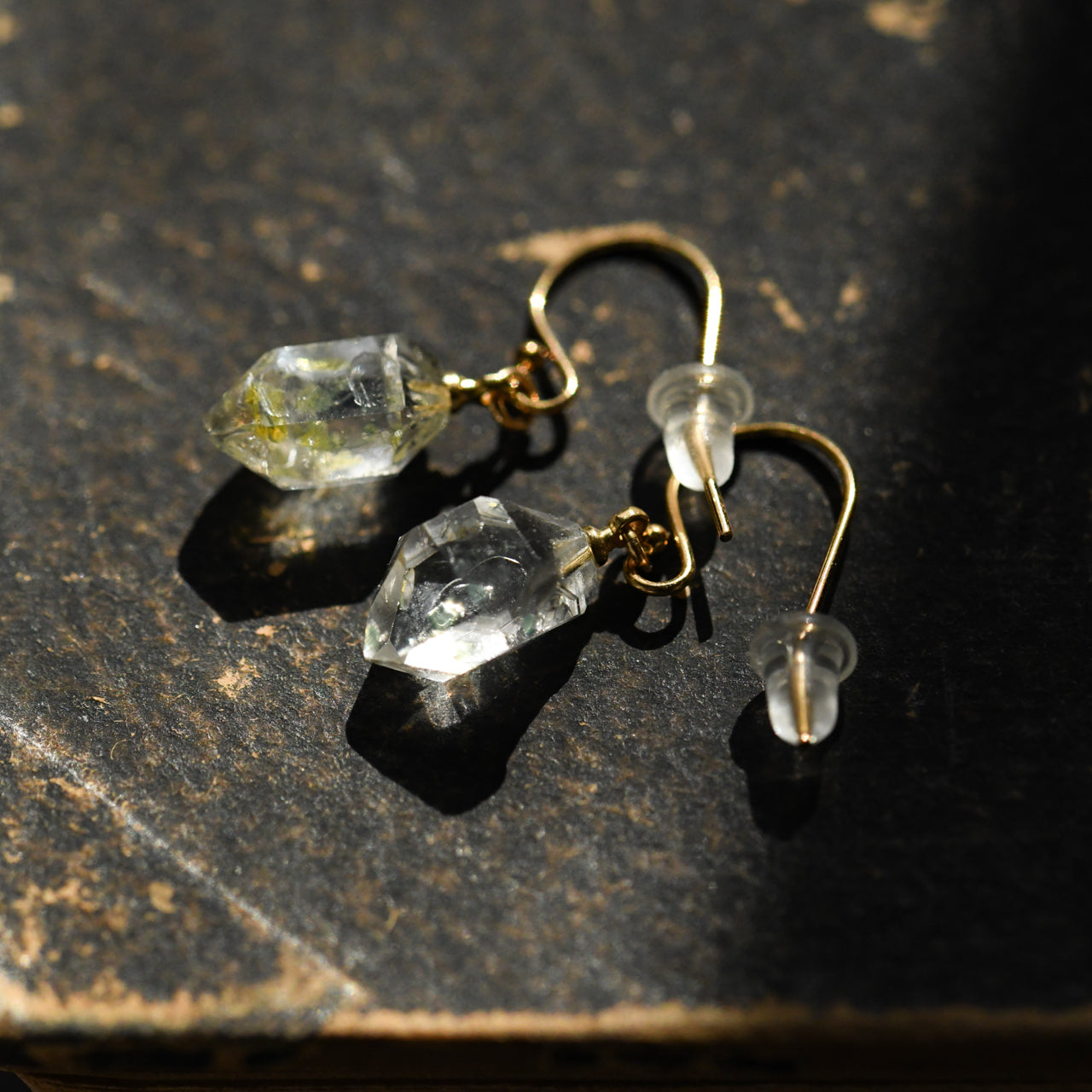 Oil-in-Quartz Raw Stone 14KGF Earrings - One of a Kind - handmade natural mineral jewelry by TROZO, made in Japan (view 4)