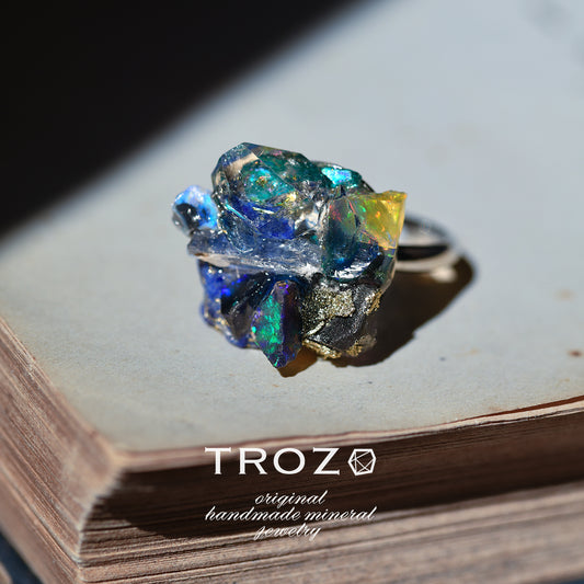 Oil-in-Quartz x Black Opal x Fluorite x Kyanite x Lapis Lazuli x Roman Glass x Opal Raw Stone Ring - One of a Kind - handmade natural mineral jewelry by TROZO, made in Japan (view 1)