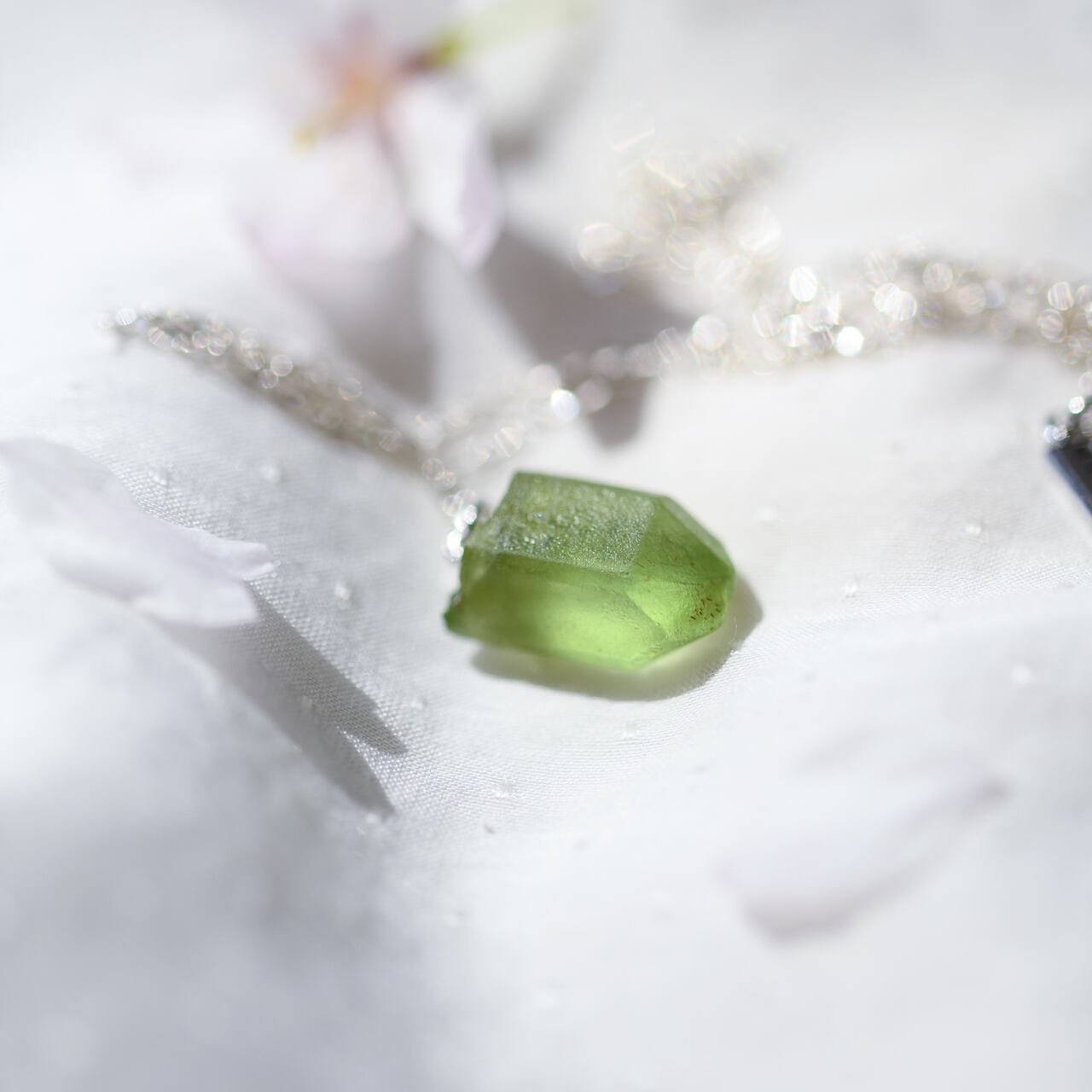 [One of a kind] Peridot Raw Stone Sterling Silver Necklace | Handmade Natural Stone Jewelry [HAMON Collection]