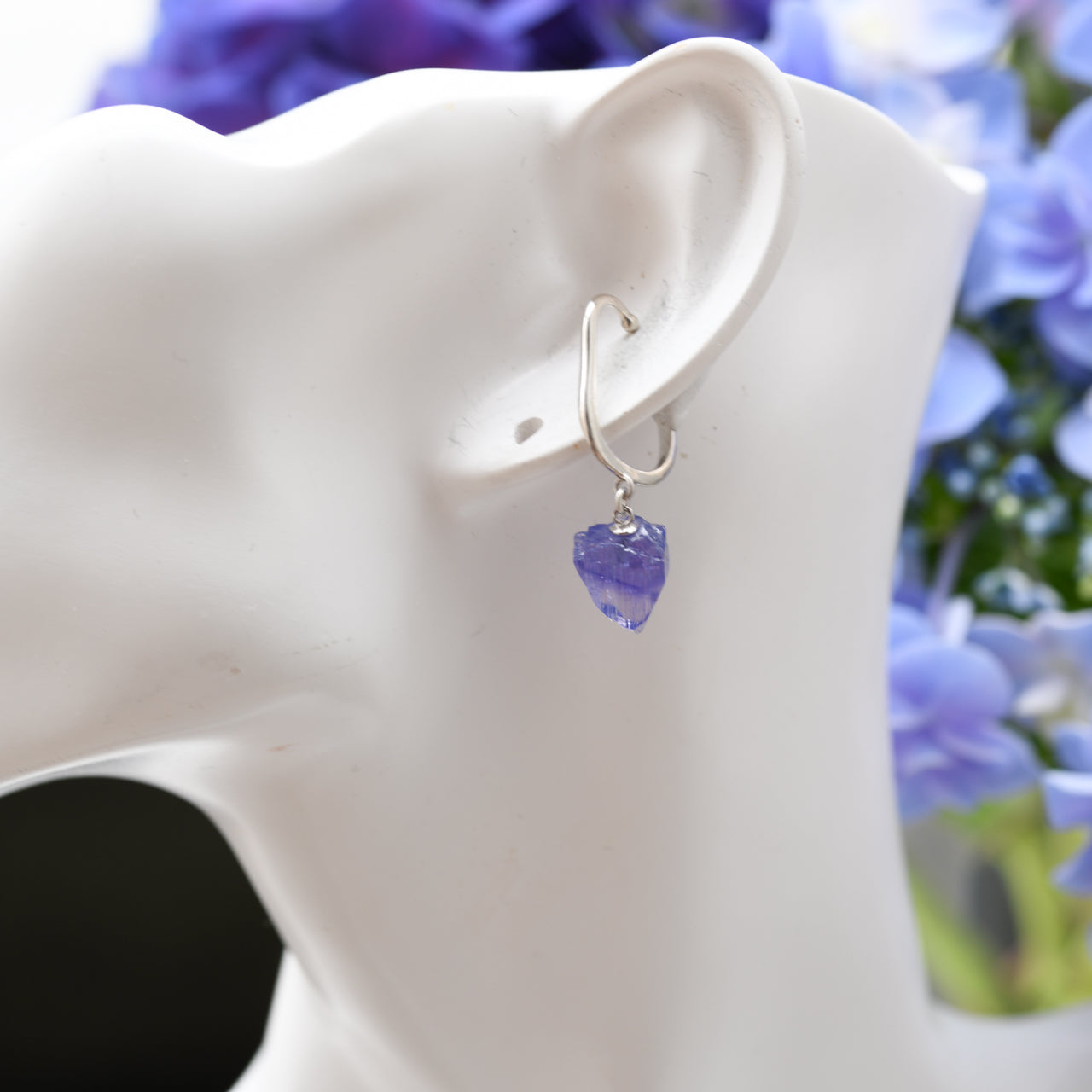 Tanzanite Raw Stone Ear Cuff - One of a Kind - handmade natural mineral jewelry by TROZO, made in Japan (view 6)