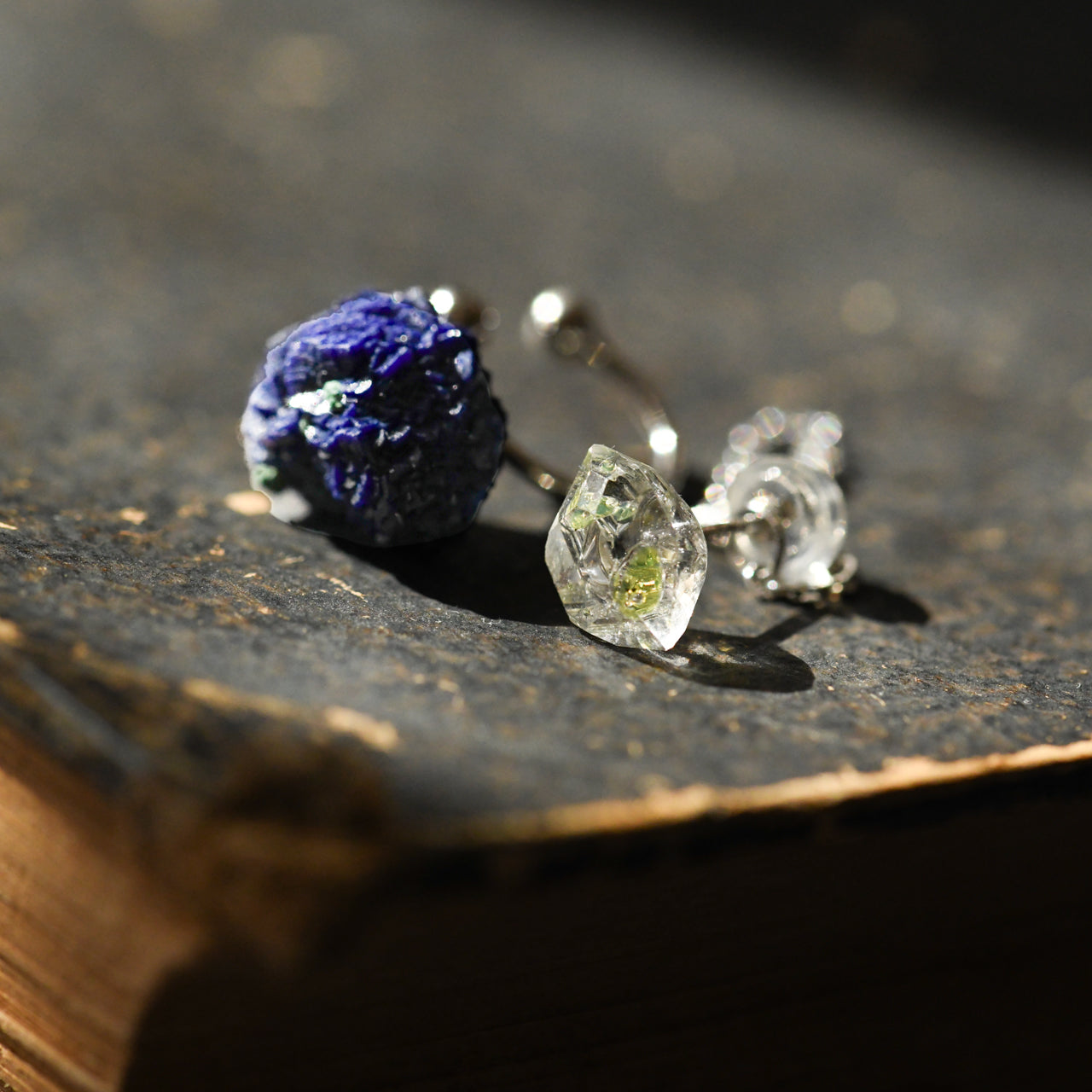 Oil-in-Quartz x Azurite Raw Stone Ear Cuff & Earrings - One of a Kind - handmade natural mineral jewelry by TROZO, made in Japan (view 2)