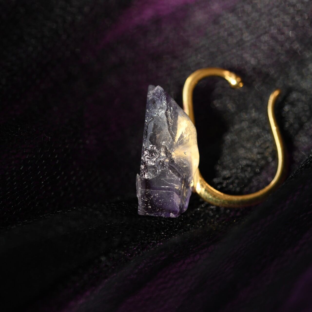 [One of a kind] Fluorite Raw Stone Ear Cuff | Handmade Natural Stone Jewelry [Dark Heroine Collection]