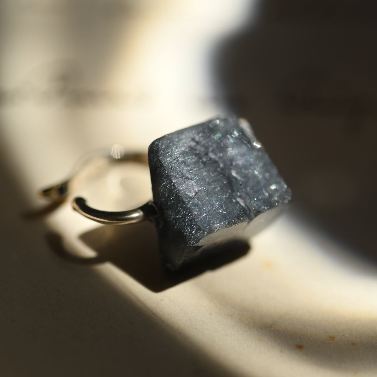 [One of a kind] Fluorite Raw Stone Sterling Silver Ear Cuff | Handmade Natural Stone Jewelry [Black Majic Collection]