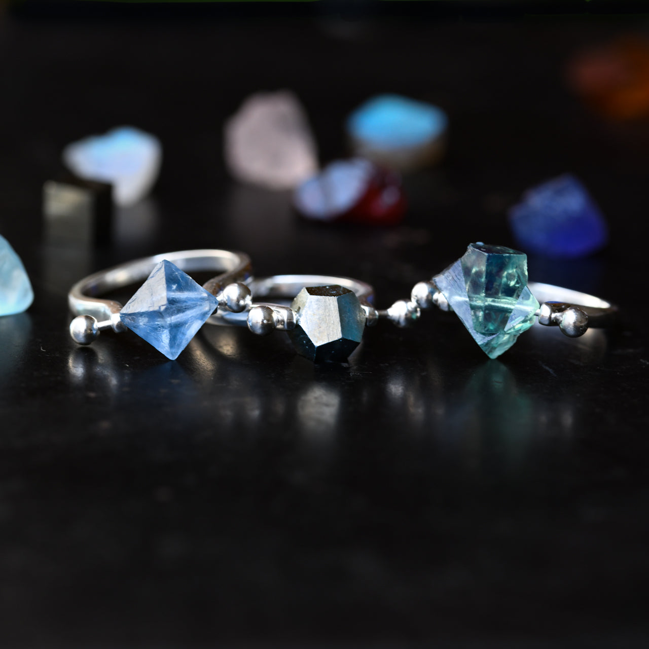 Pierced raw stone ring in 925 sterling silver — handmade natural mineral jewelry by TROZO, made in Japan