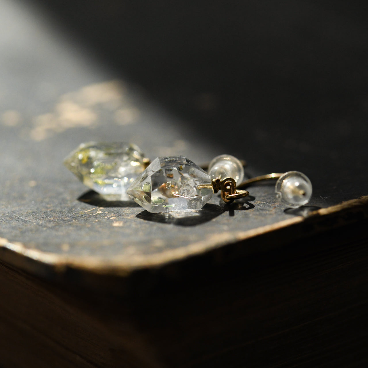 Oil-in-Quartz Raw Stone 14KGF Earrings - One of a Kind - handmade natural mineral jewelry by TROZO, made in Japan (view 3)