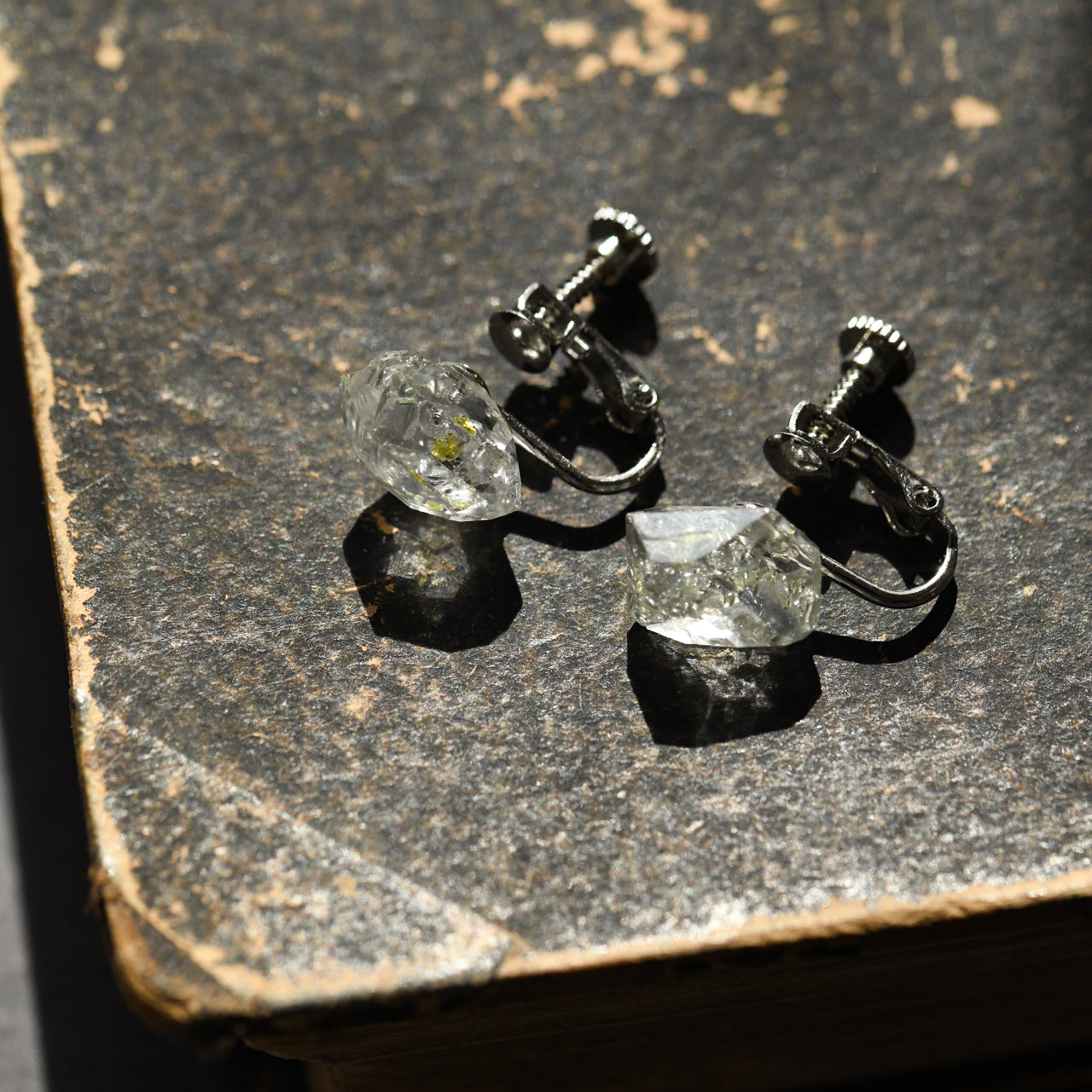 Oil-in-Quartz Raw Stone Clip-On Earrings - One of a Kind - handmade natural mineral jewelry by TROZO, made in Japan (view 6)