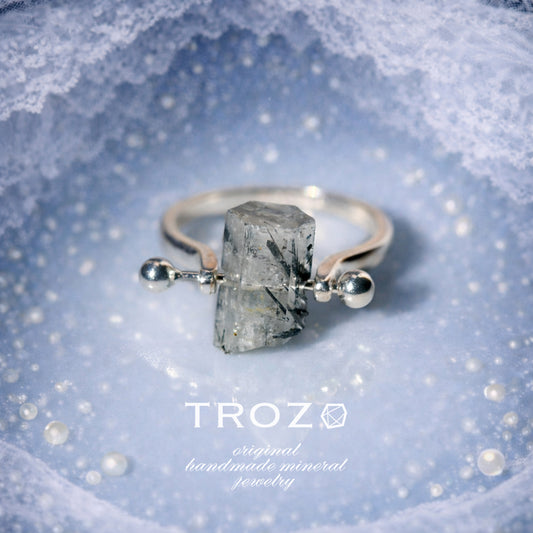 Aquamarine Raw Stone Ring - One of a Kind - handmade natural mineral jewelry by TROZO, made in Japan (view 1)
