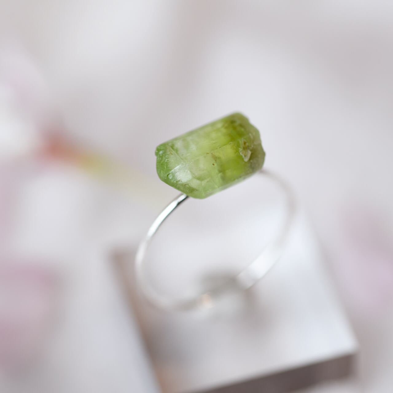 [One of a kind] Peridot Raw Stone Ring | Handmade Natural Stone Jewelry [SAKURA Collection]