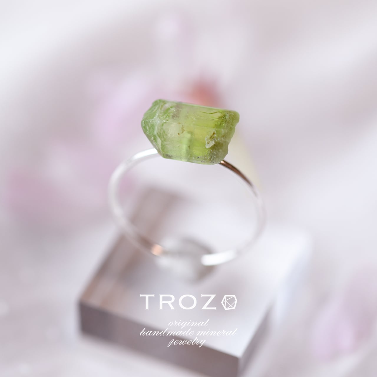 [One of a kind] Peridot Raw Stone Ring | Handmade Natural Stone Jewelry [SAKURA Collection]