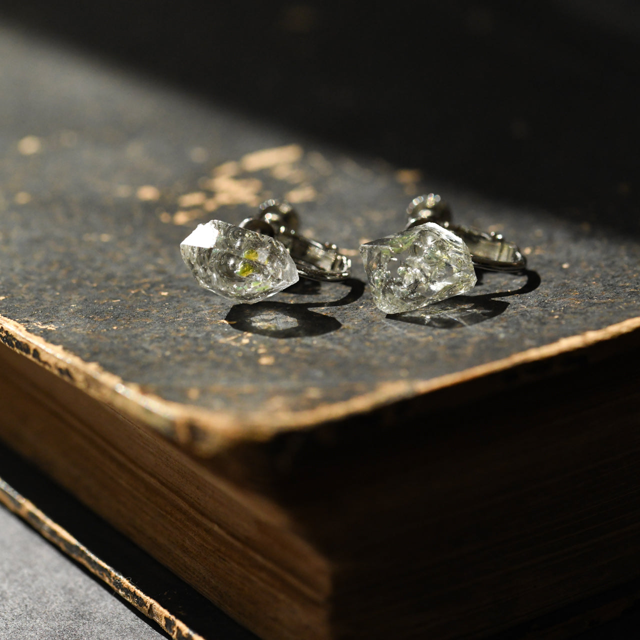 Oil-in-Quartz Raw Stone Clip-On Earrings - One of a Kind - handmade natural mineral jewelry by TROZO, made in Japan (view 4)