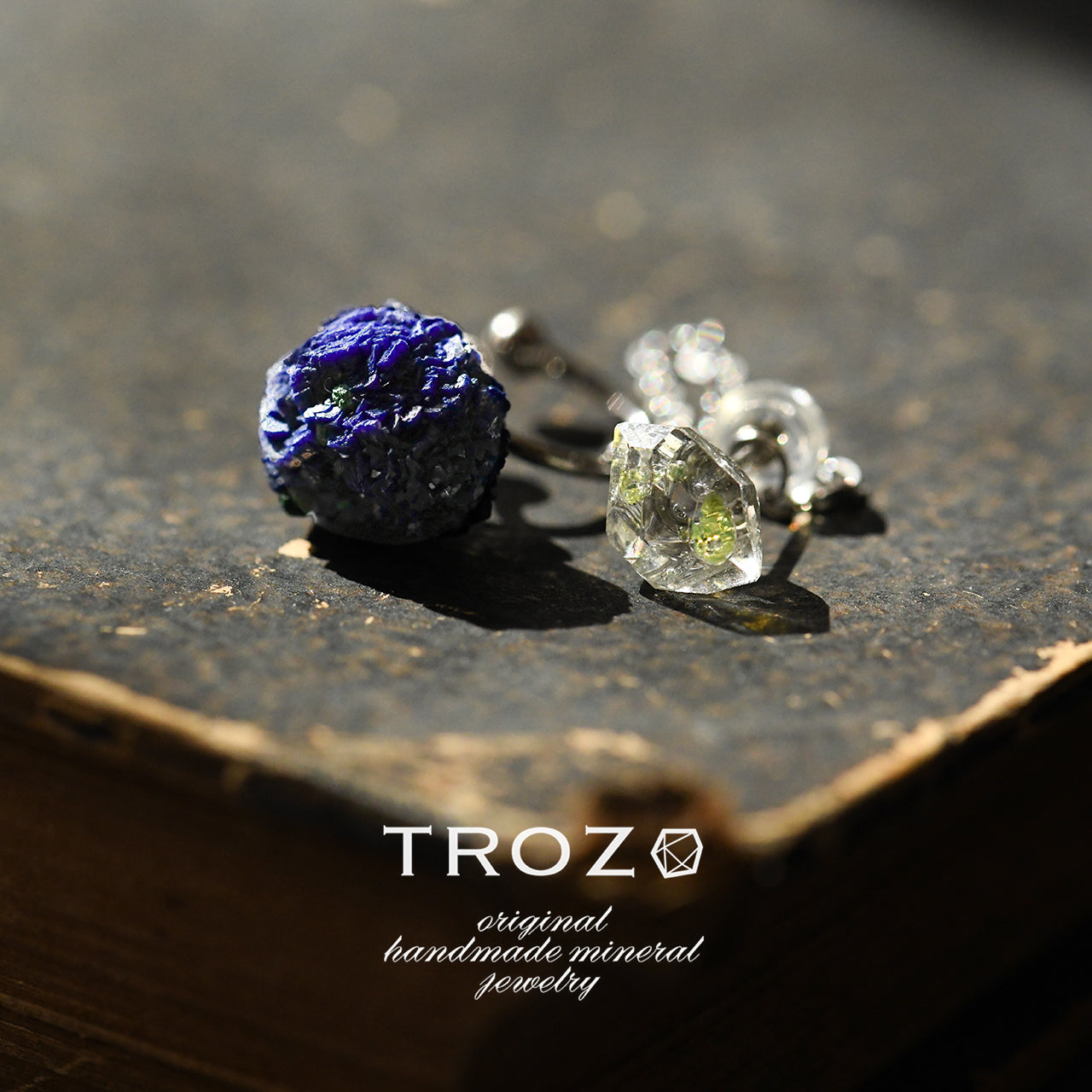 Oil-in-Quartz x Azurite Raw Stone Ear Cuff & Earrings - One of a Kind - handmade natural mineral jewelry by TROZO, made in Japan (view 1)