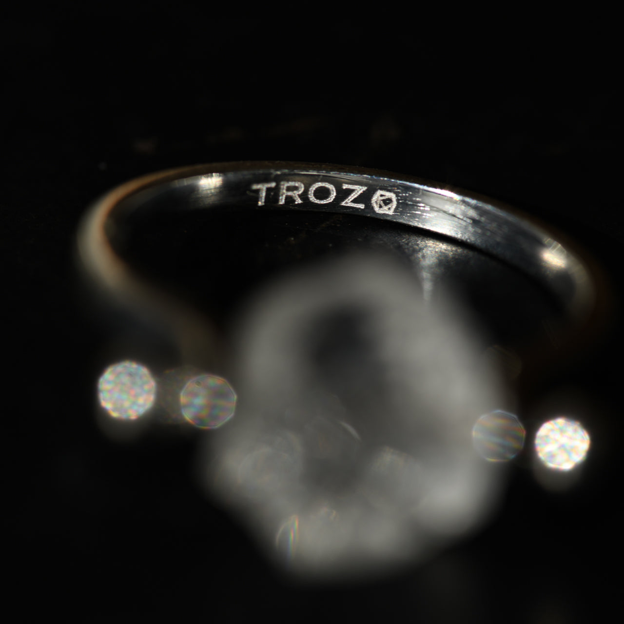 Pierced raw stone ring in 925 sterling silver — handmade natural mineral jewelry by TROZO, made in Japan
