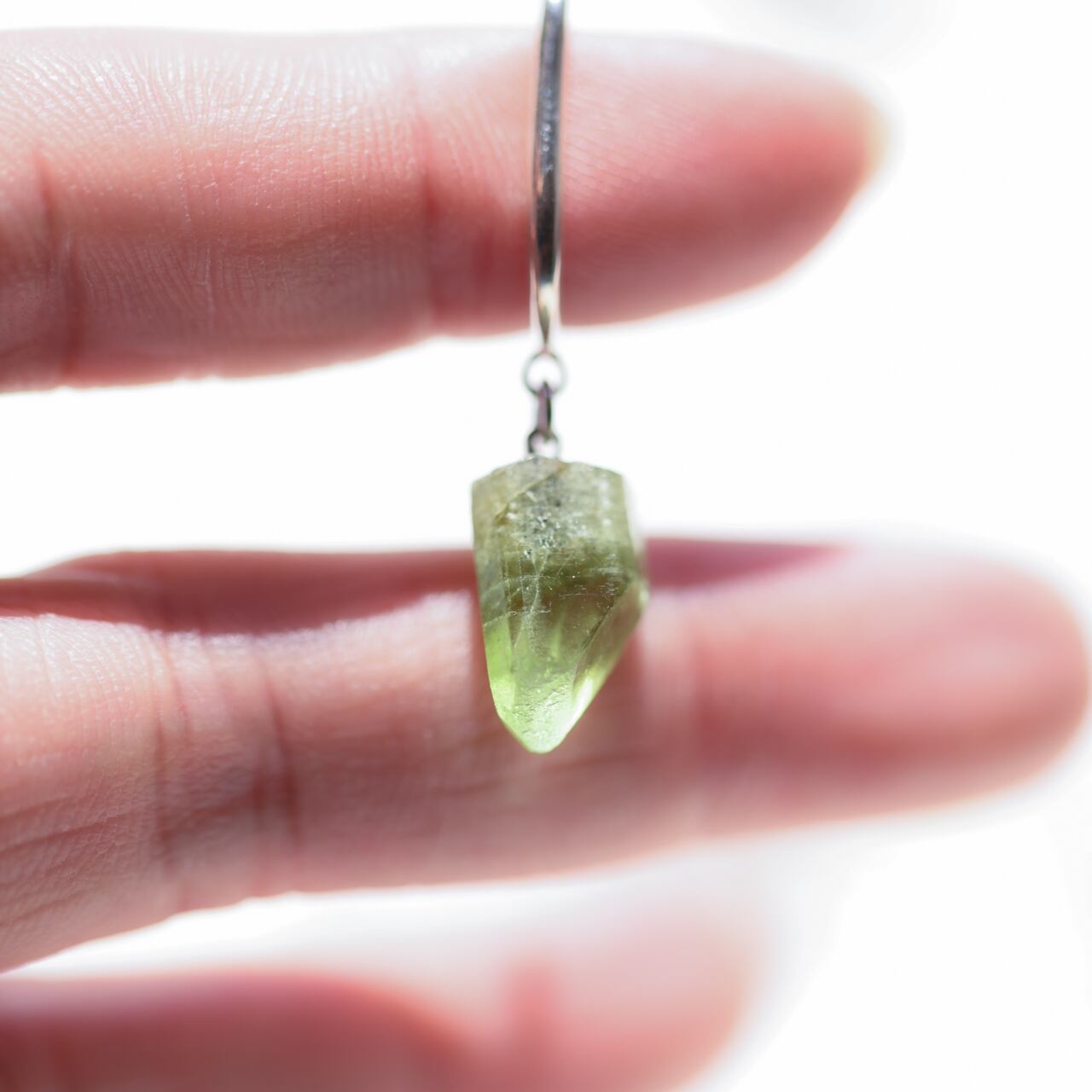 [One of a kind] Peridot Raw Stone Sterling Silver Ear Cuff | Handmade Natural Stone Jewelry [SAKURA Collection]