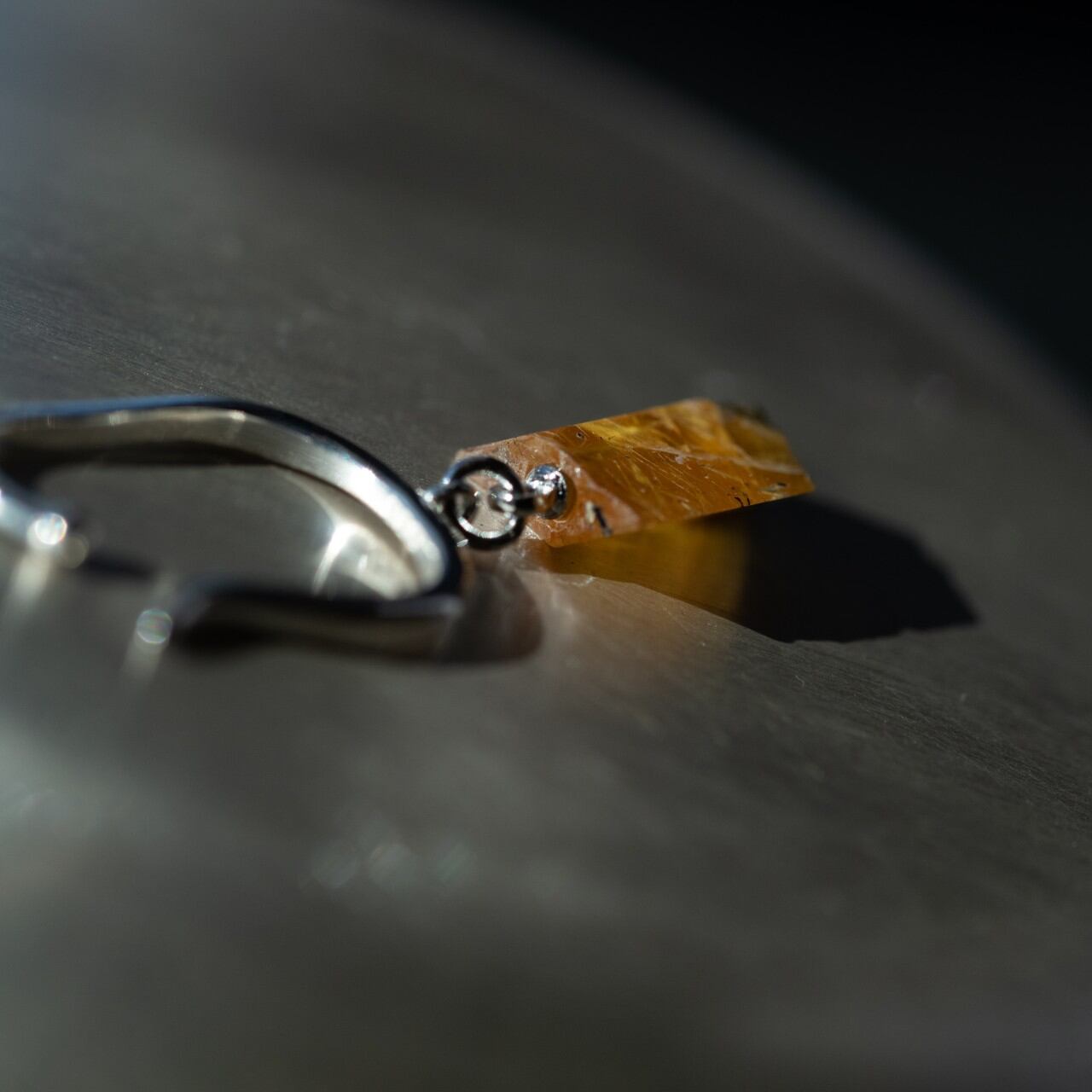 [One of a kind] Sphene Raw Stone Sterling Silver Ear Cuff | Handmade Natural Stone Jewelry [Stay Gold Collection]