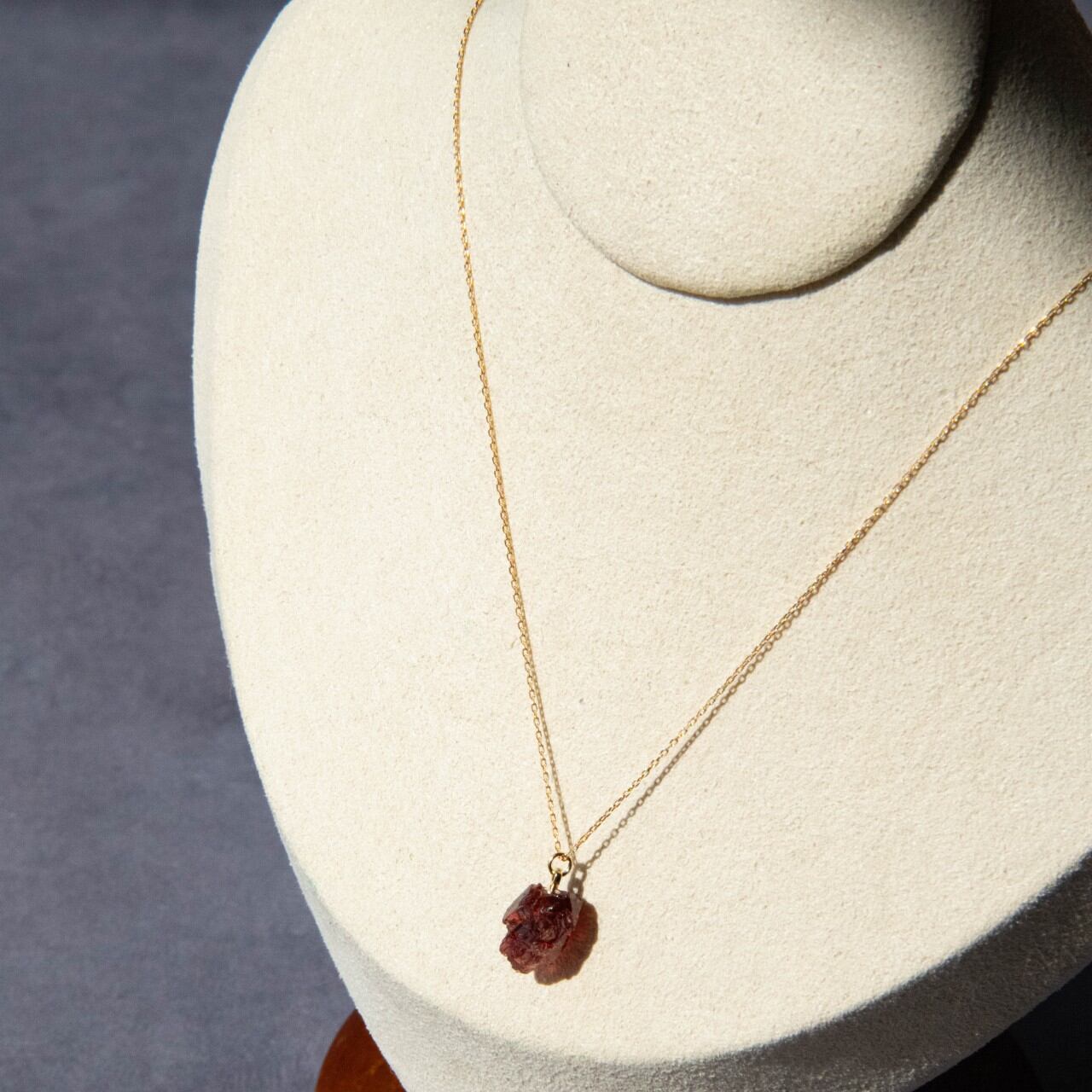 [One of a kind] Spessartine Garnet Raw Stone 18K Necklace | Handmade Natural Stone Jewelry [Blood Moon Collection]