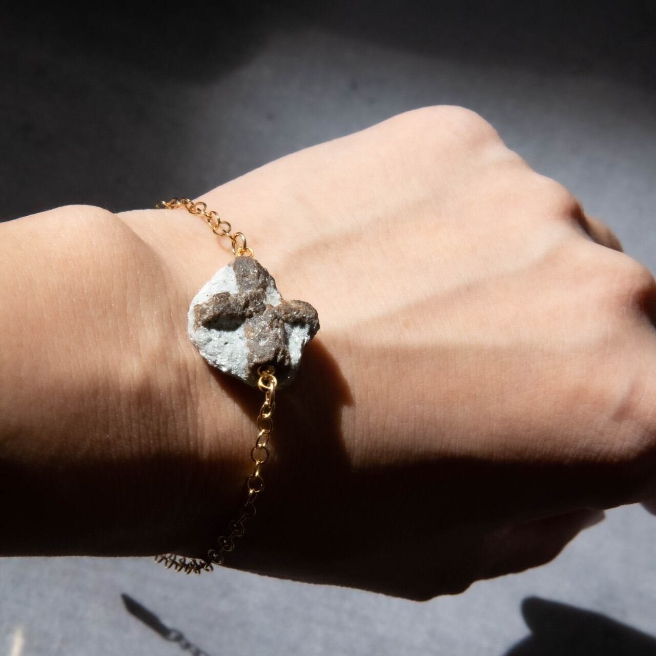 [One of a kind] Staurolite Raw Stone 14kgf Chain Bracelet | Handmade Natural Stone Jewelry [Blood Moon Collection]