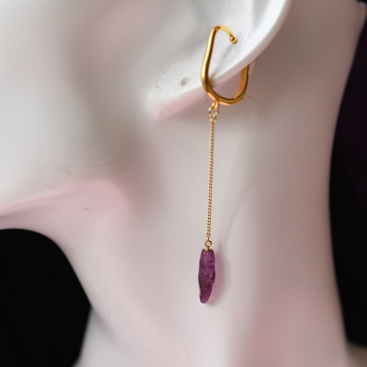 [One of a kind] Sapphire Raw Stone Ear Cuff | Handmade Natural Stone Jewelry [Dark Heroine Collection]