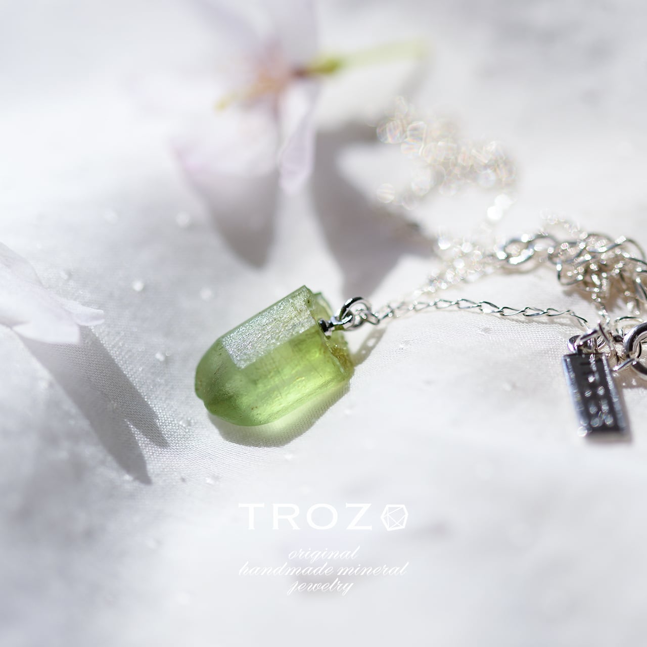 [One of a kind] Peridot Raw Stone Sterling Silver Necklace | Handmade Natural Stone Jewelry [HAMON Collection]