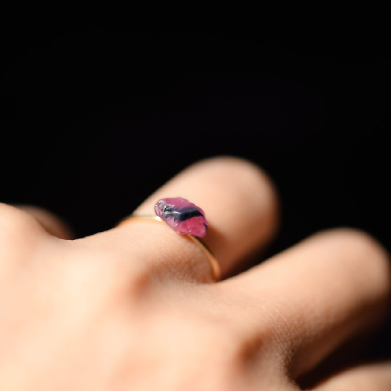 [One of a kind] Winza Sapphire Raw Stone Ring | Handmade Natural Stone Jewelry [Dark Heroine Collection]