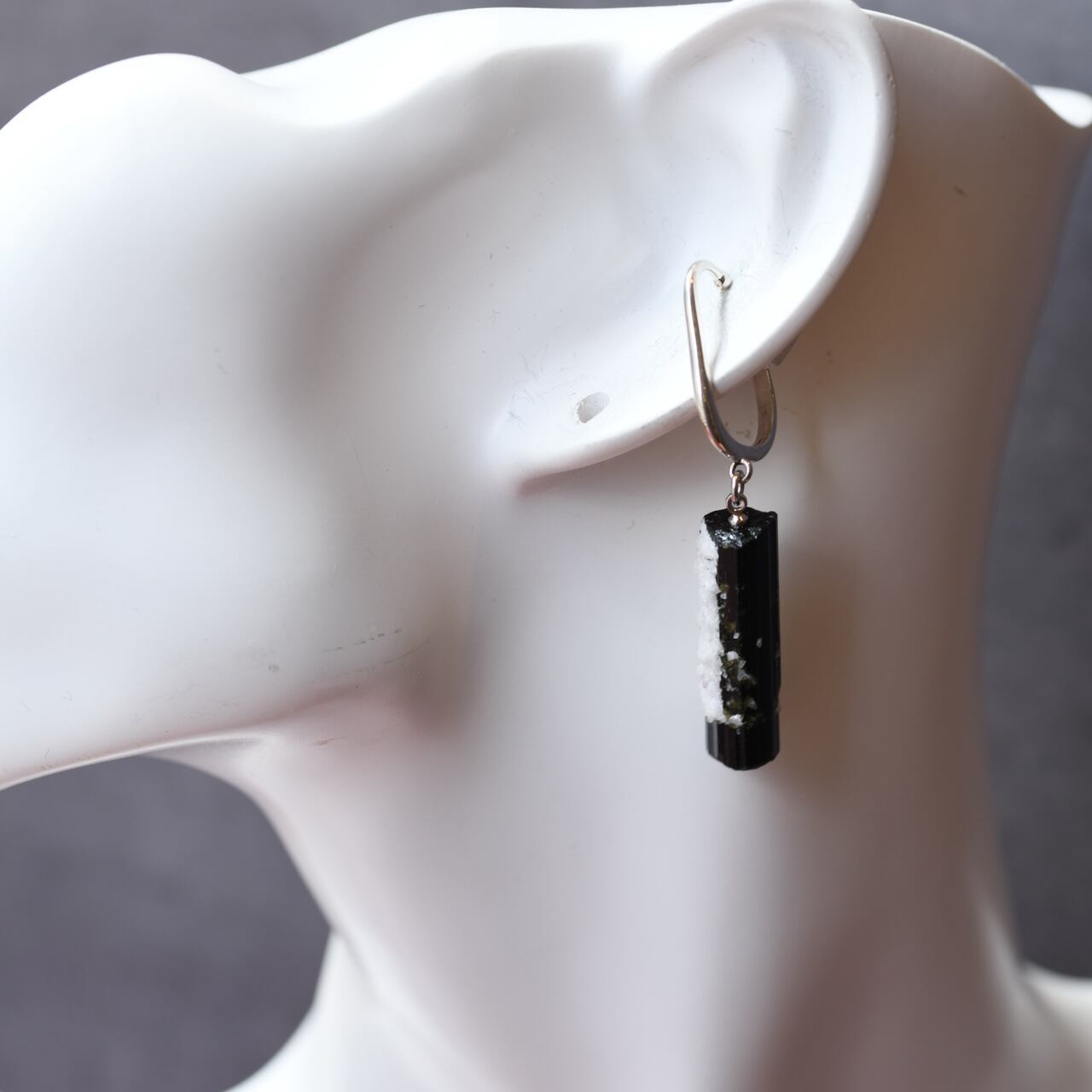 [One of a kind] Black Tourmaline Raw Stone Sterling Silver Ear Cuff | Handmade Natural Stone Jewelry [Black Majic Collection]