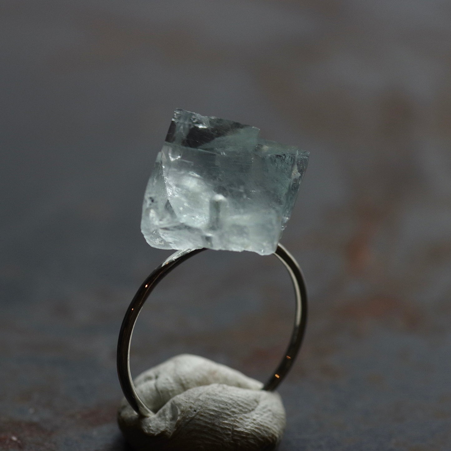 [One of a kind] Fluorite Raw Stone Ring | Handmade Natural Stone Jewelry [Silent Crystal Collection]