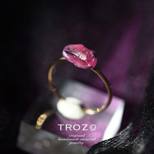 [One of a kind] Winza Sapphire Raw Stone Ring | Handmade Natural Stone Jewelry [Dark Heroine Collection]