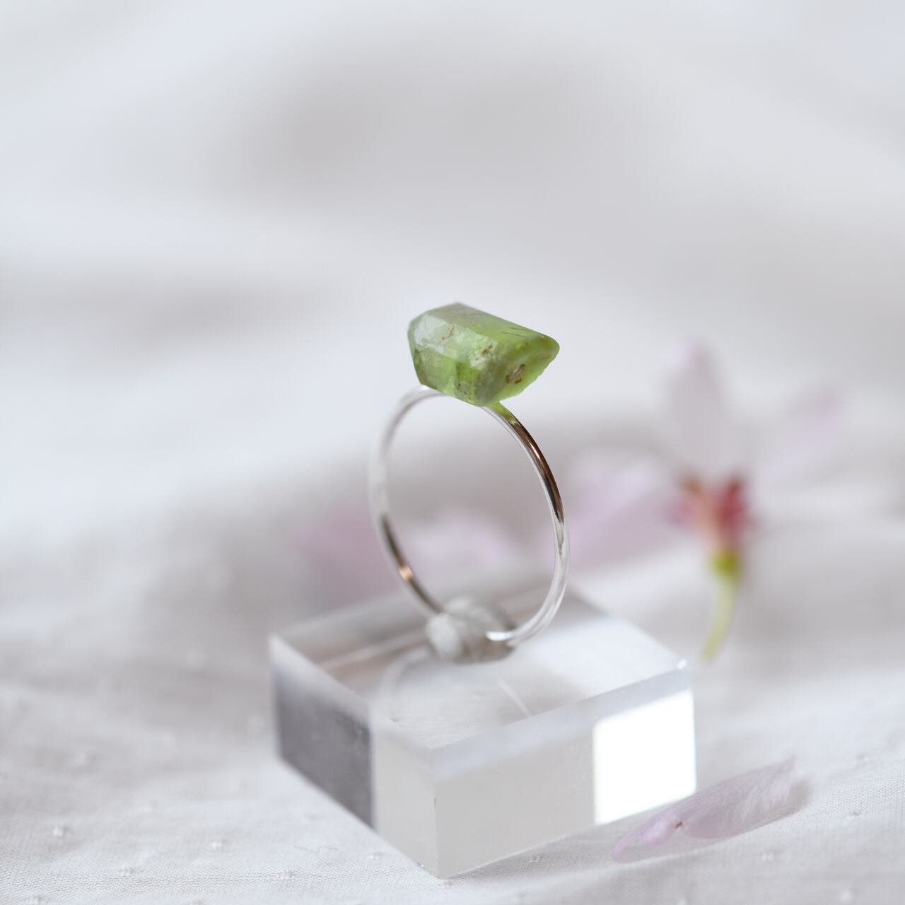 [One of a kind] Peridot Raw Stone Ring | Handmade Natural Stone Jewelry [SAKURA Collection]