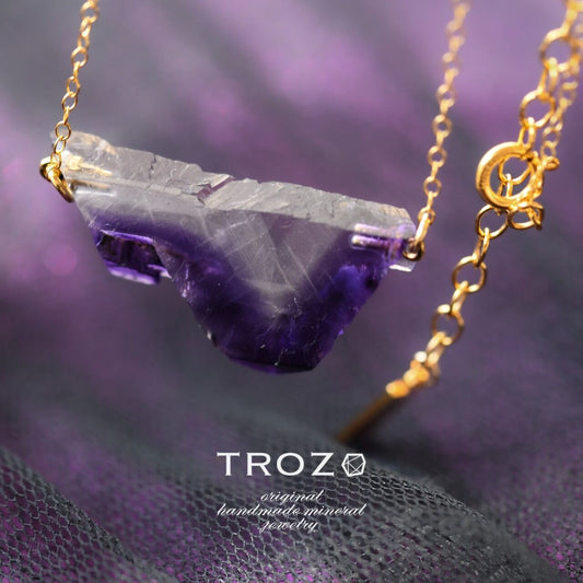 [One Fluorite of a kind] Raw Stone 14KGF Necklace | Handmade Natural Stone Jewelry [Dark Heroine Collection]